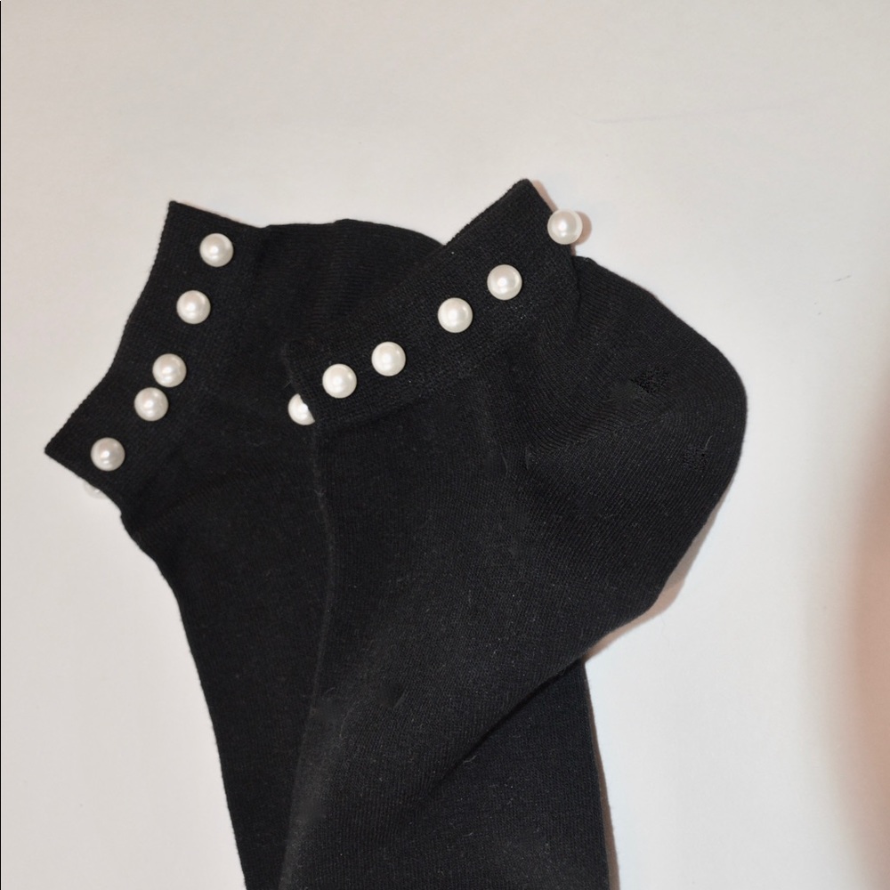 Ann Taylor anklets black and pearl nwt